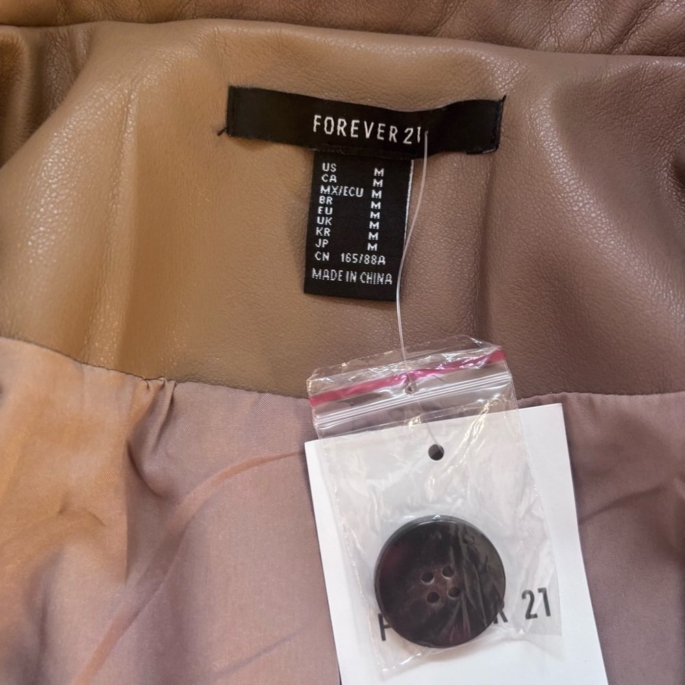 NWT Forever 21 faux Leather Blazer taupe size medium - Picture 4 of 10